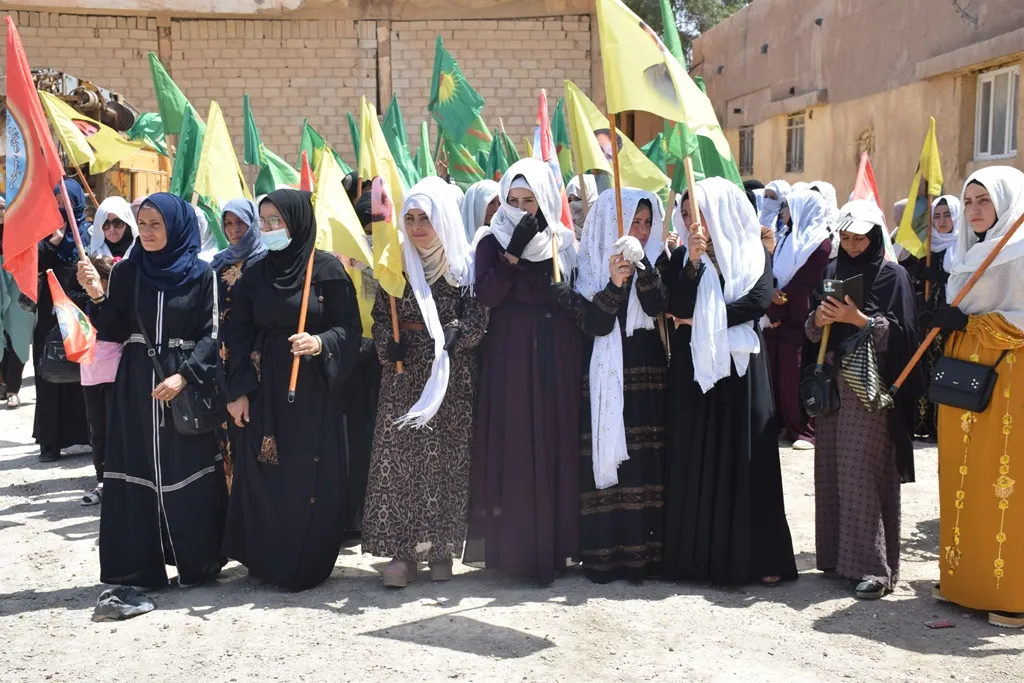 Şedadî ji bo Rêber Abdullah Ocalan meşiyan