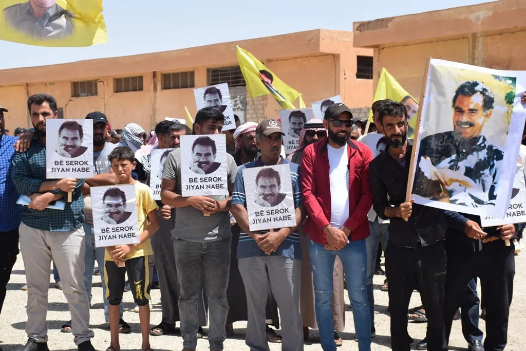 Şedadî ji bo Rêber Abdullah Ocalan meşiyan