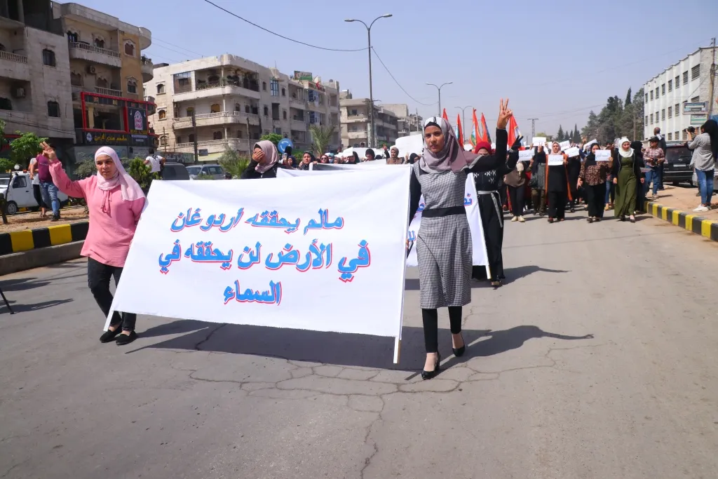 ′Em ê bi hêzên xwe re li hember êrişan hevgirtî bin′