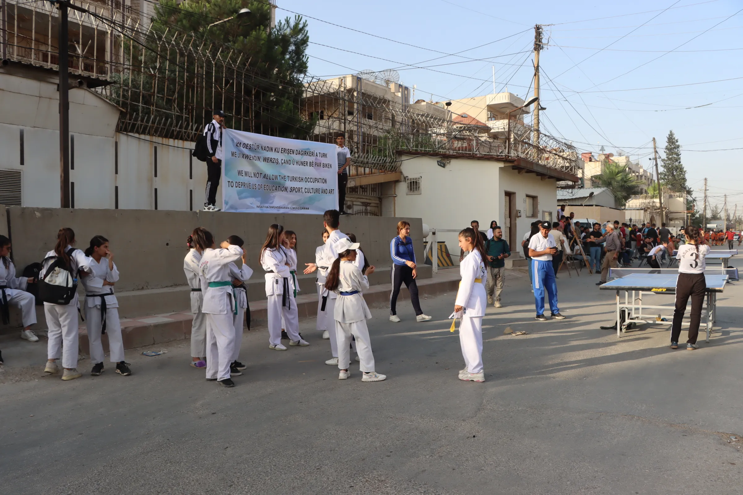 Wezîşvan û xwendekarên herêma Cizîrê êrişên dewleta Tirk şermezar kirin