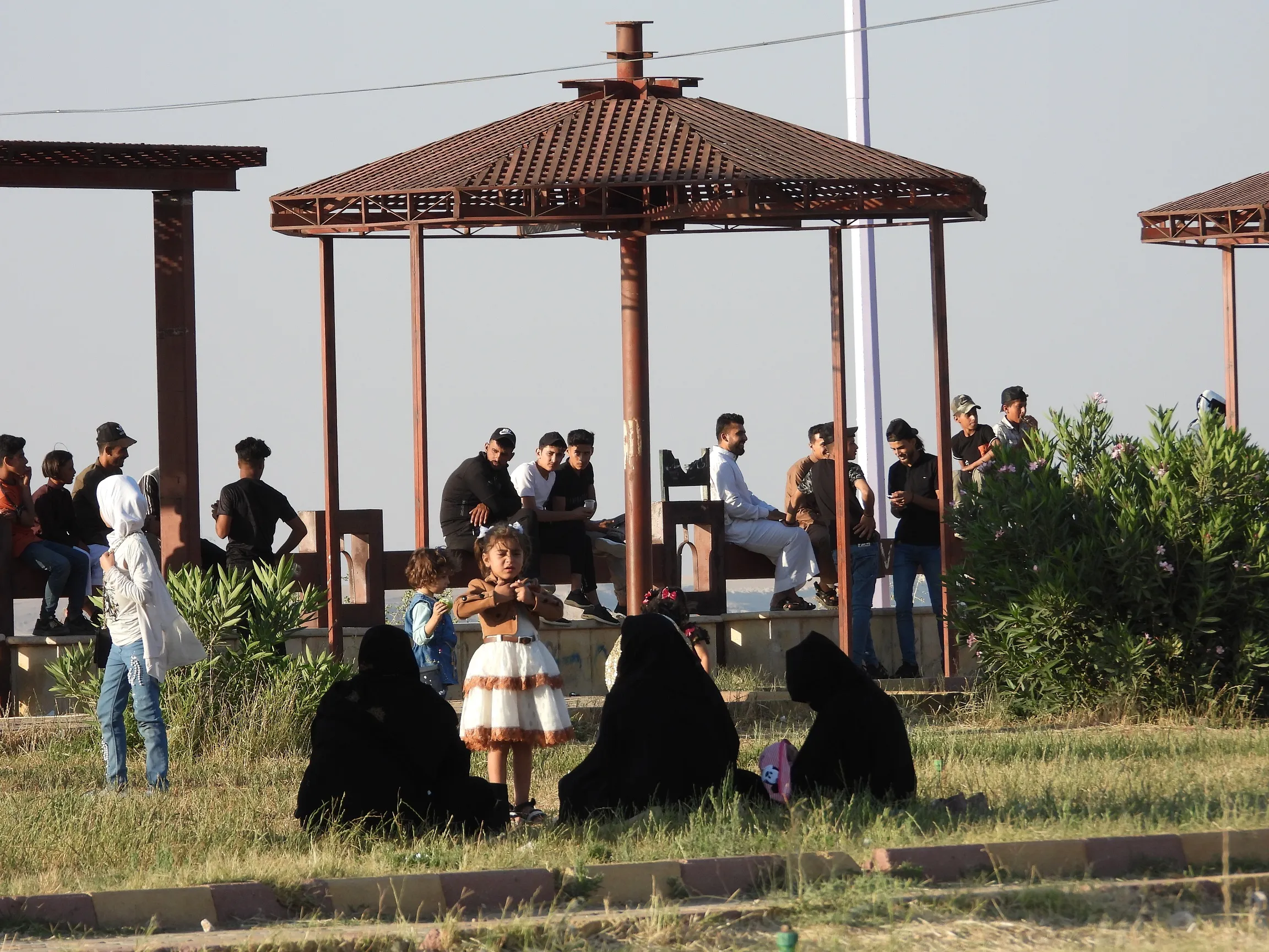 ​​​​​​​Li Minbic û Tebqayê kenên zarokan tabloyeke rengîn e
