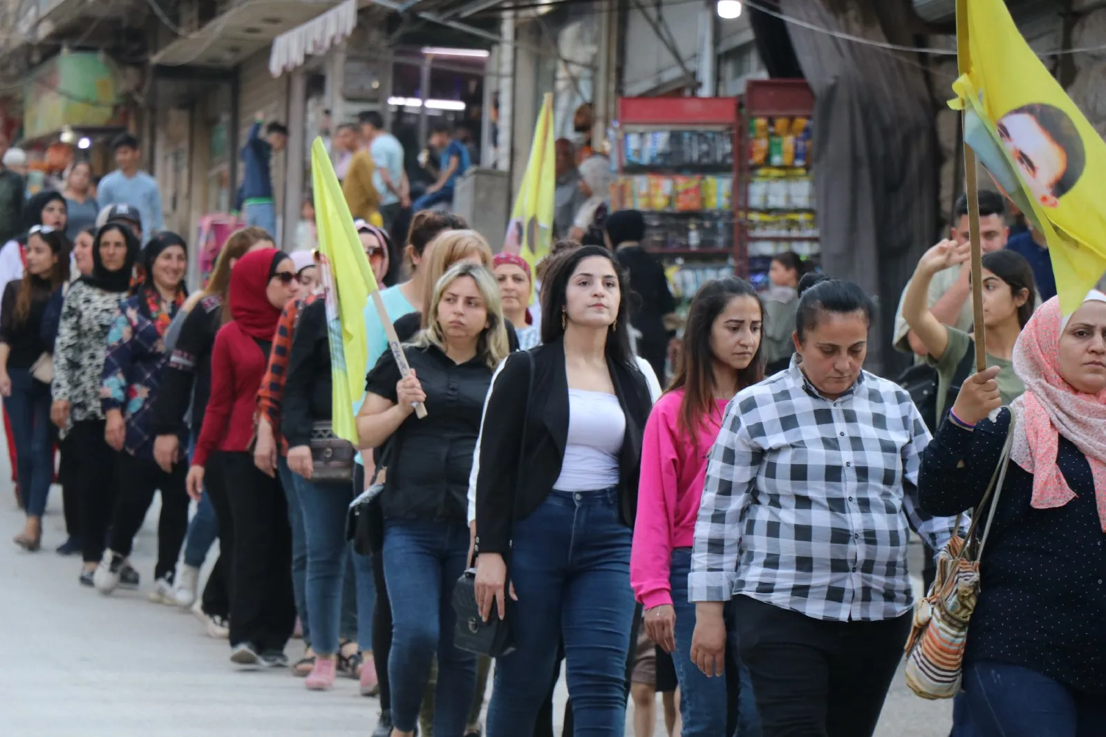 Şêniyên Helebê tecrîda li ser Rêber Abdullah Ocalan şermezar kir