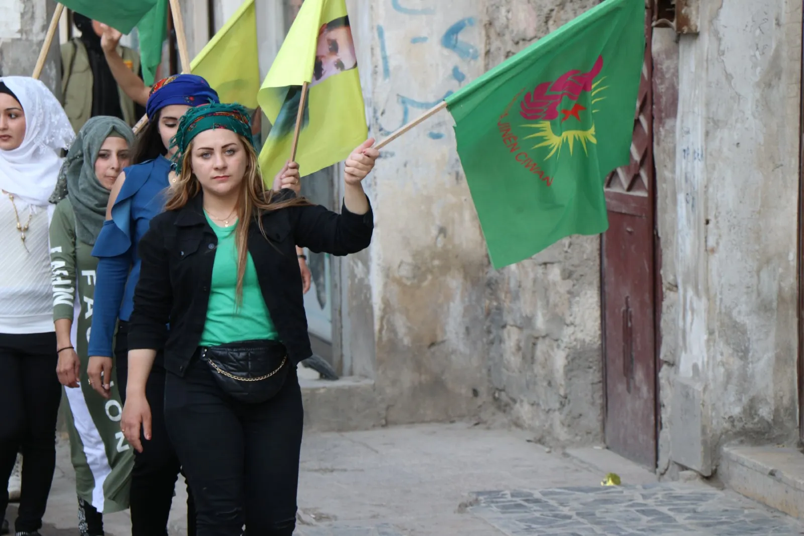 Şêniyên Helebê tecrîda li ser Rêber Abdullah Ocalan şermezar kir