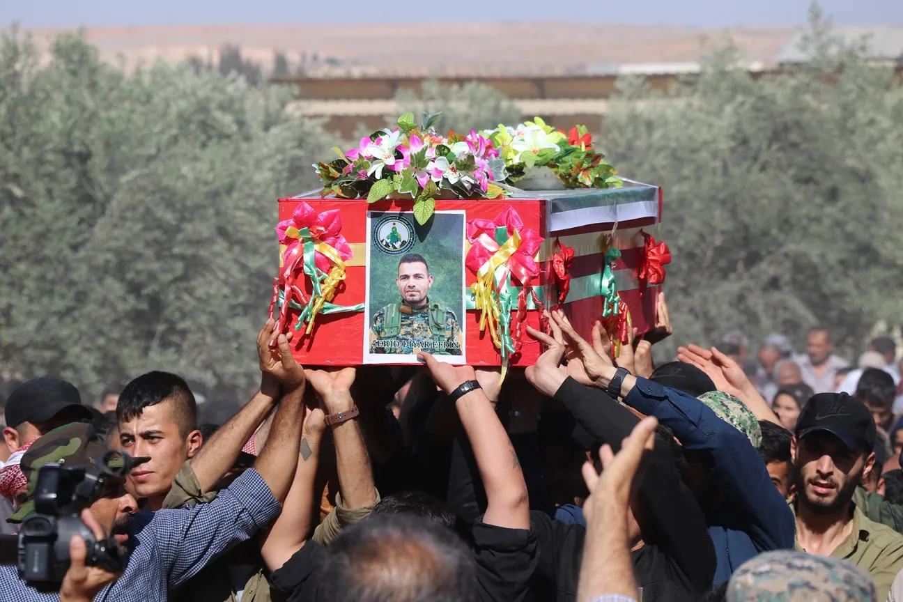 Koçberên Efrînê û şêniyên Şehbayê şehîd Diyar Efrîn oxir kir
