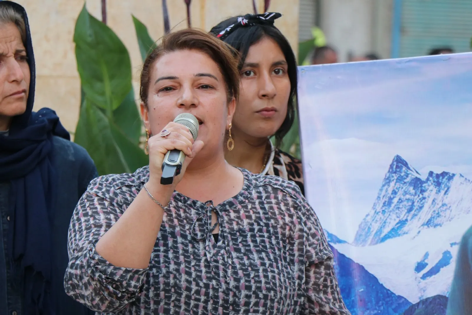 Şêniyên Helebê soza domandina berxwedanê da