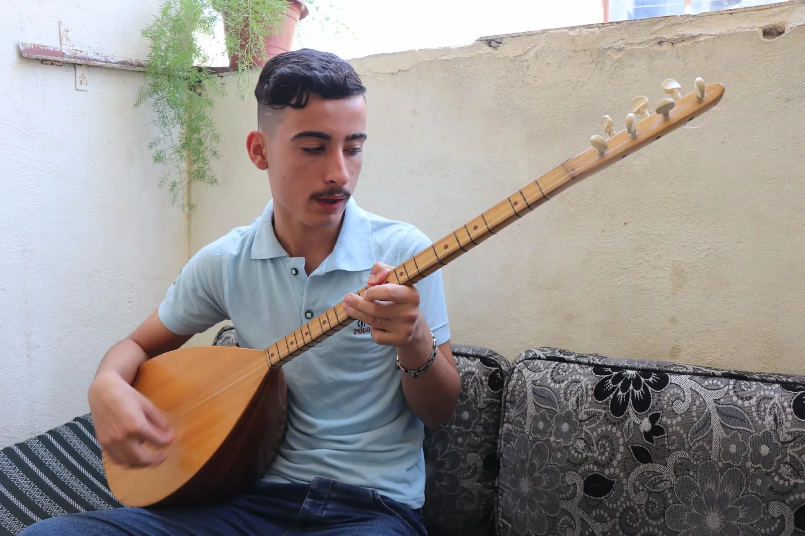 Vîn û israr astengiyan nas nakin
