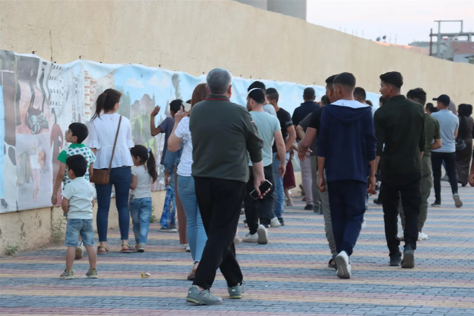 Tabloya 58 metreyî ya berxwedana Efrînê li Hesekê hate pêşandan