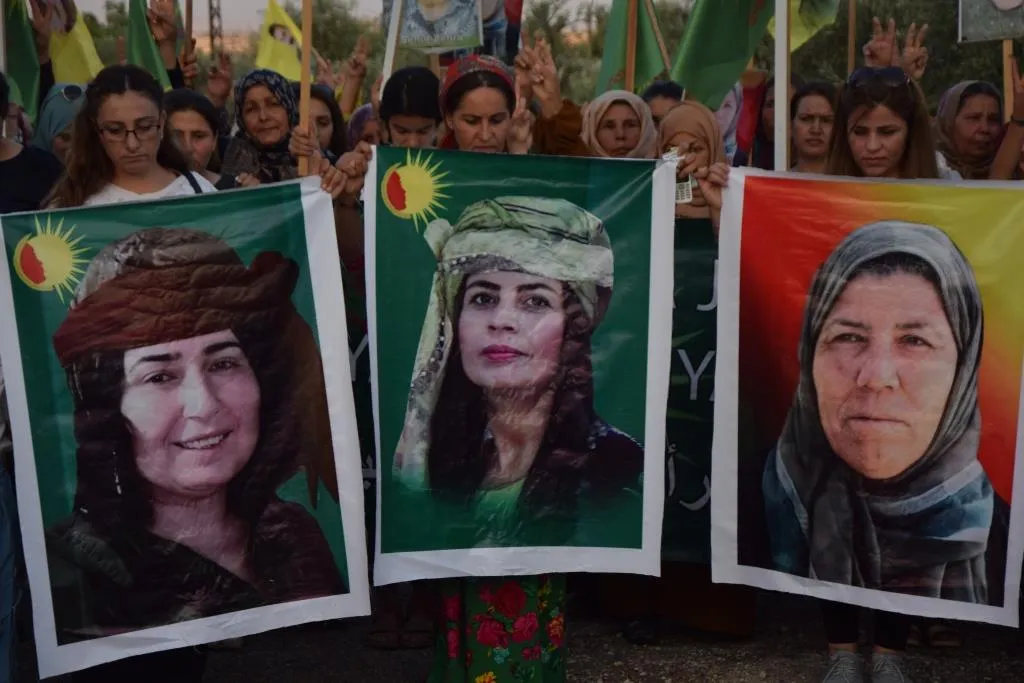 Şehîdên Komkujiya Helincê bi meşeke girseyî hatin bibîranîn