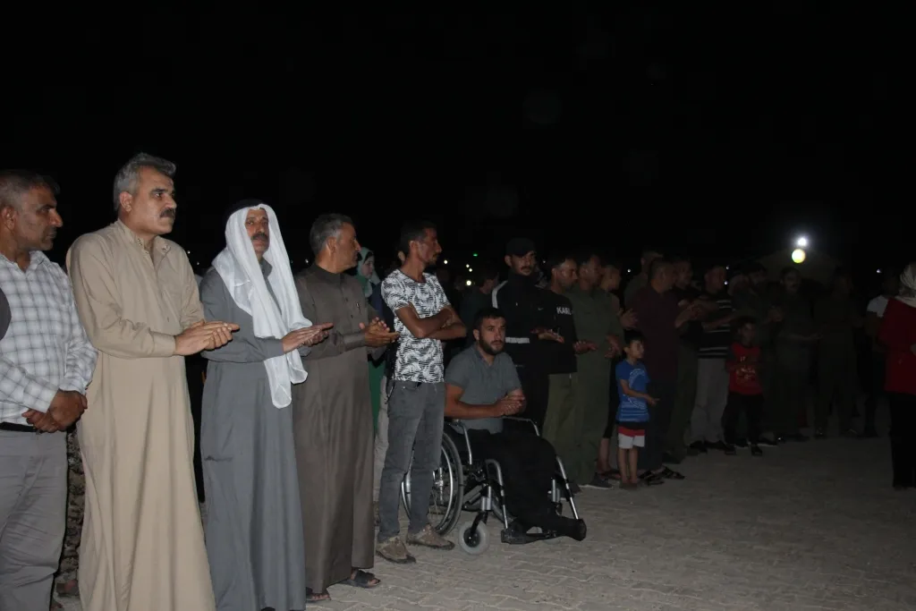 ​​​​​​​Li êvara Cejna Qurbanê mûm li ser gorên şehîdan hatin pêşxistin