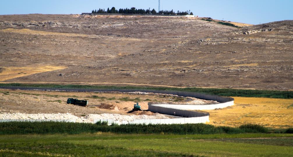 Artêşa Tirk li Kobanê cotkaran dike hedef