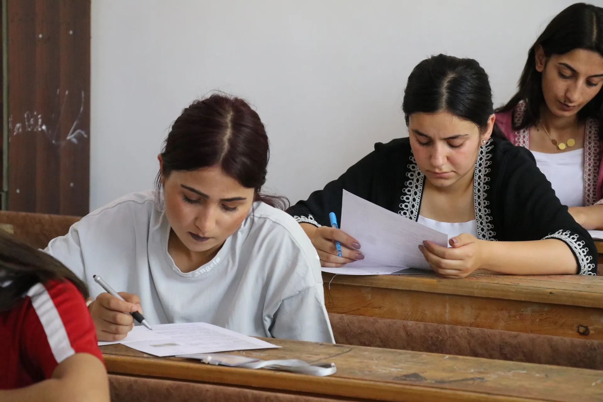 Ezmûnên xwendekarên serbest qediyan