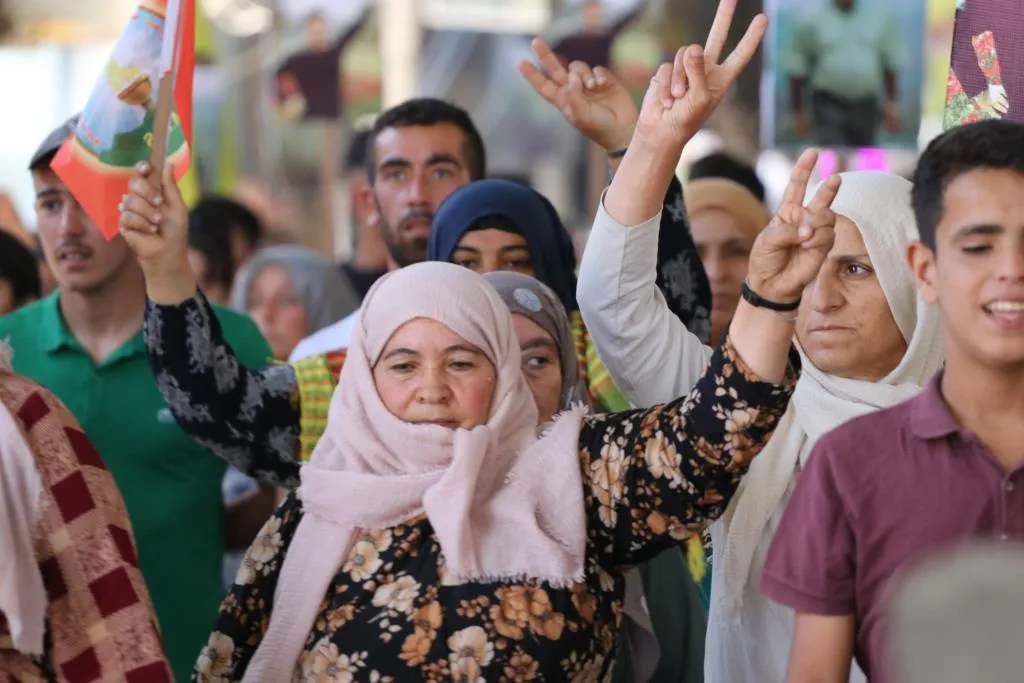 ′Em ê ji bo pêkanîna azadiya fîzîkî ya Rêbertî têkoşînê mezin bikin′