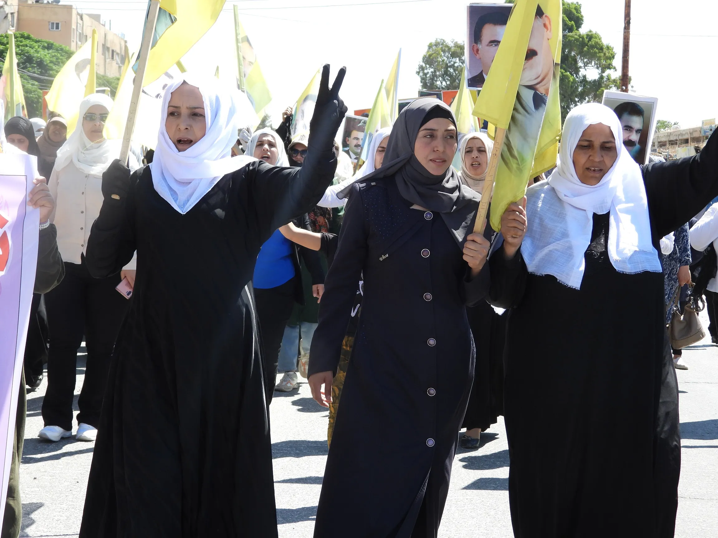 ′Em ê ji bo pêkanîna azadiya fîzîkî ya Rêbertî têkoşînê mezin bikin′