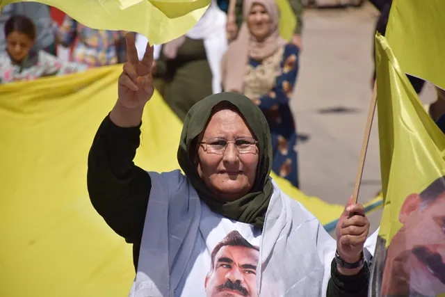 ′Em ê ji bo pêkanîna azadiya fîzîkî ya Rêbertî têkoşînê mezin bikin′