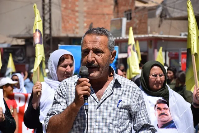 ′Em ê ji bo pêkanîna azadiya fîzîkî ya Rêbertî têkoşînê mezin bikin′