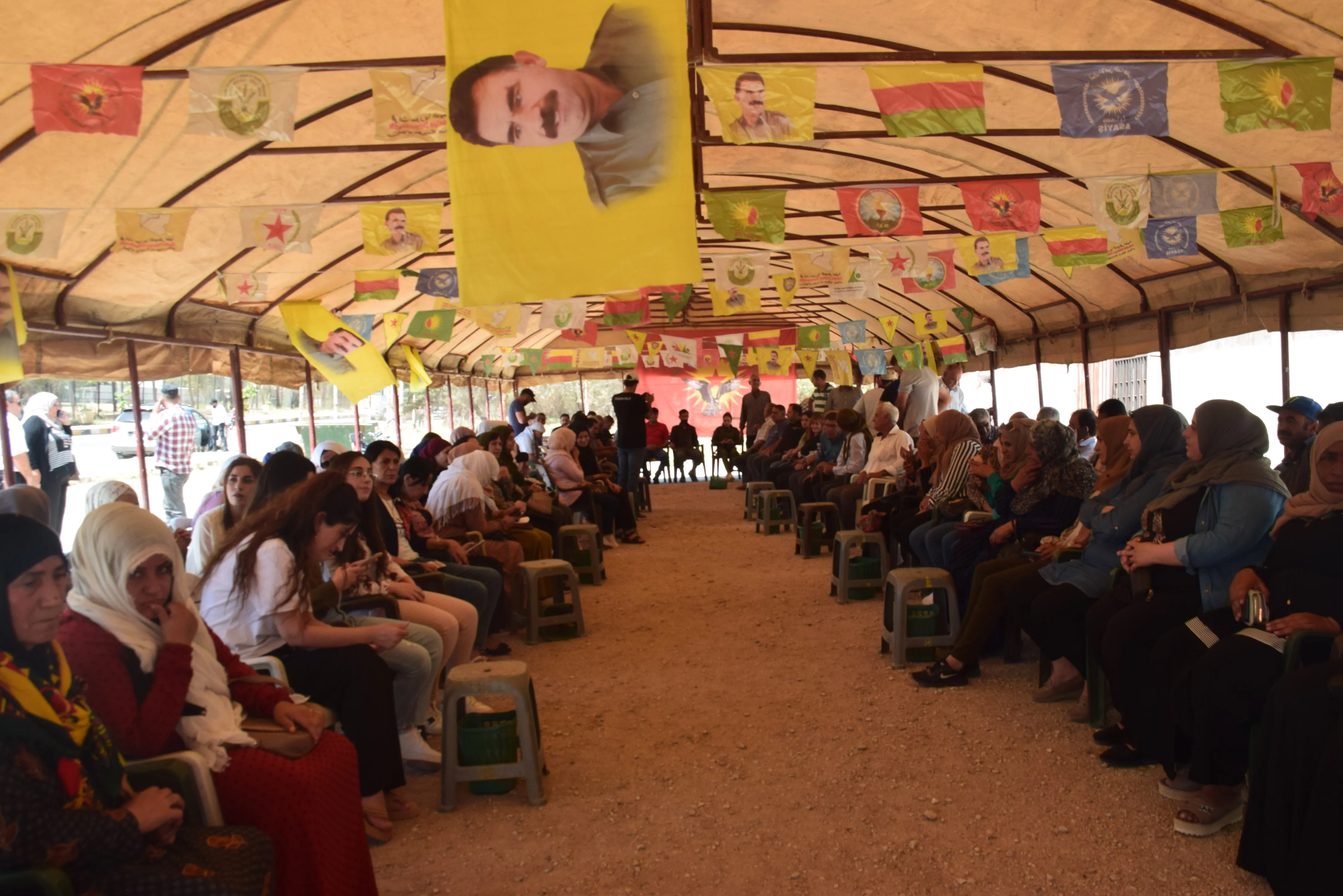 Bi çalakiya konvendanê gefên li dijî Rêber Ocalan şermezar kirin