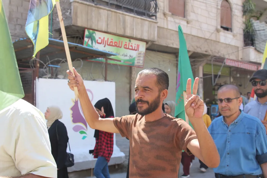 Şêniyên Minbicê ji bo azadiya Rêber Abdullah Ocalan meşiyan