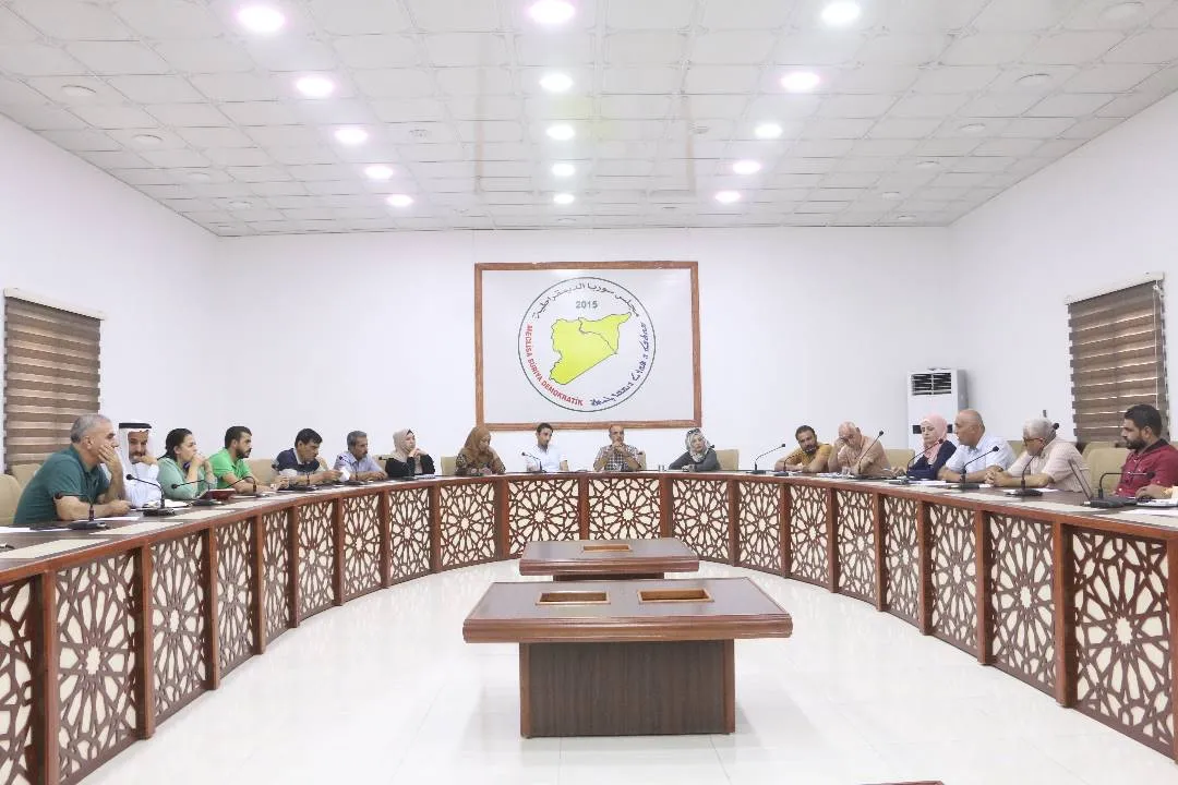 MSD'ê bi partiyên siyasî û Meclisa Sivîl a Reqayê re civiya