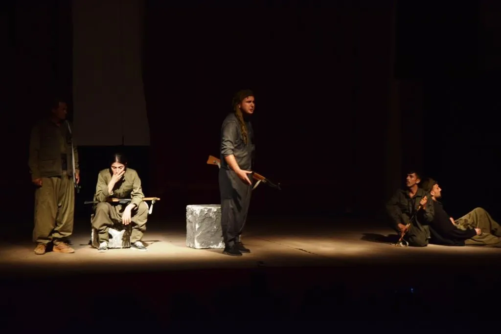 Li Kobanê şanoya “Zîlan” hate pêşandan