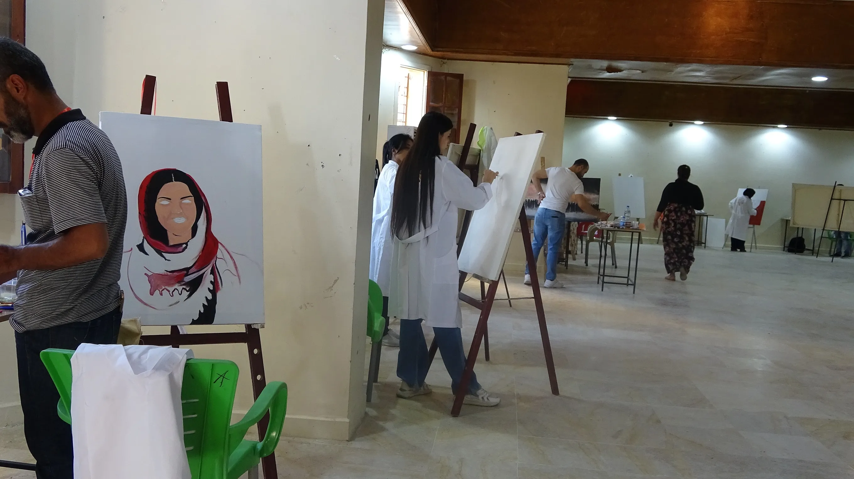 ​​​​​​​Li Tebqayê Komxebata Yekemîn a Hunera Şêwekariyê dest pê kir