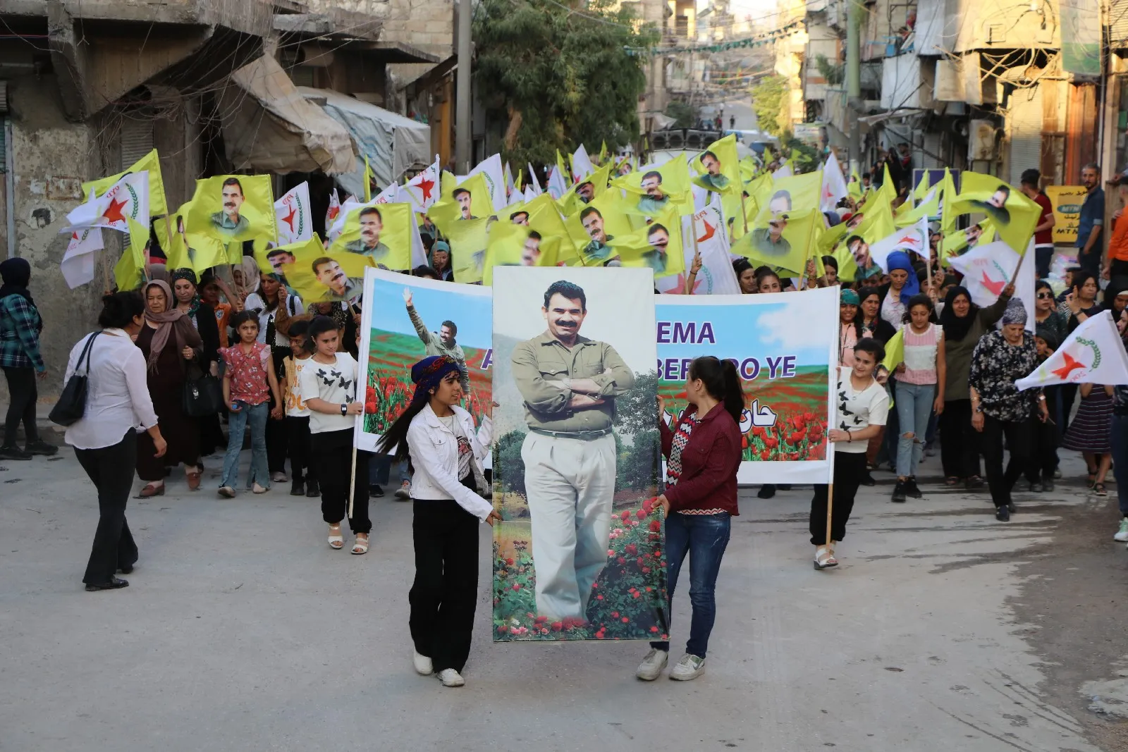 ​​​​​​​Xelkê Helebê banga pêkanîna azadiya fîzîkî ya Rêber Abdullah Ocalan kir