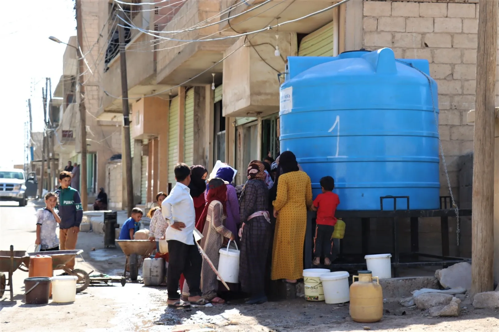5 navçe, 25 tax, zêdetirî 422 gund û 3 kamp bê av in