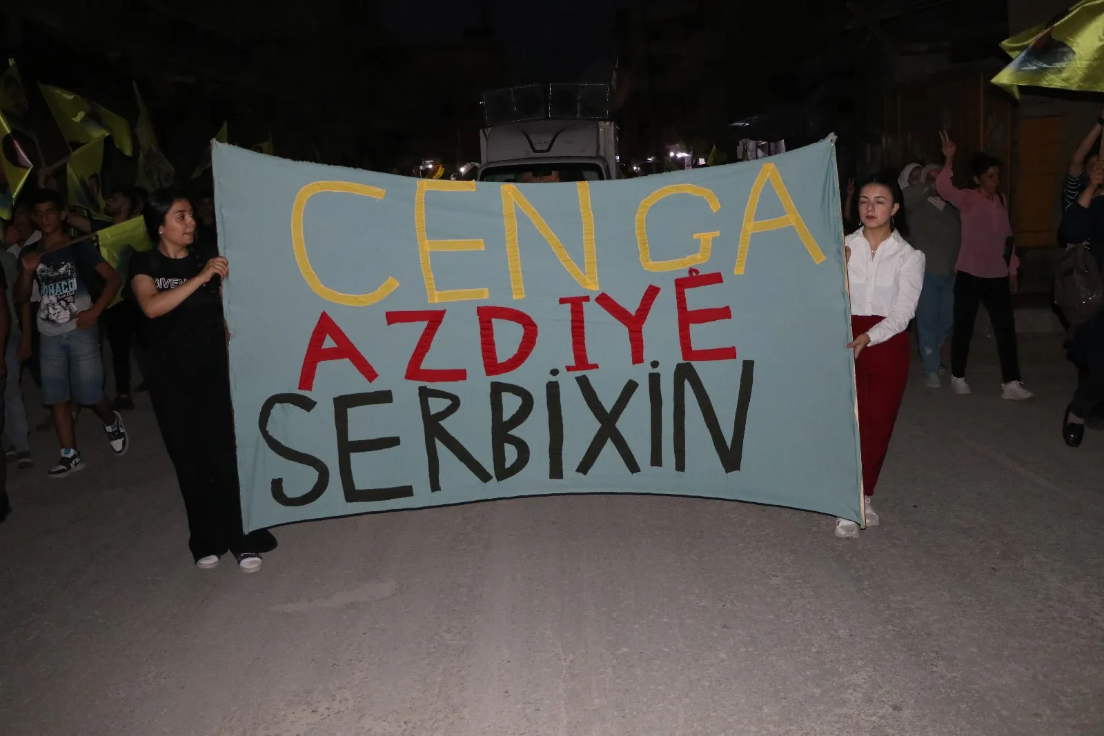 Ciwanên Heleb piştgiriya berxwedana gerîla kir