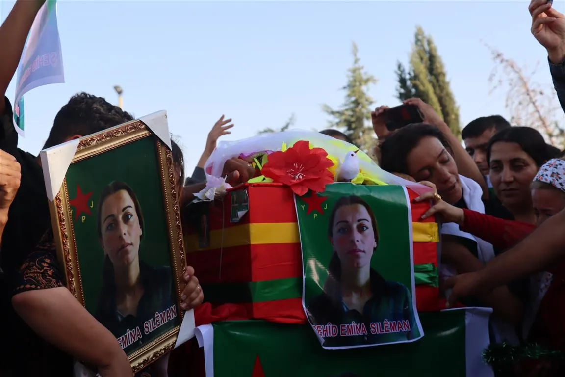 Li Hesekê 5 şehîd bi merasîmeke bi haybet hatin oxirkirin