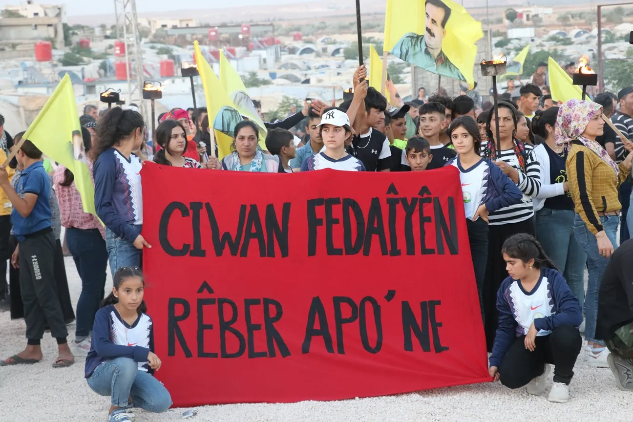Ciwanên Efrîn û Şehbayê li dijî tecrîdê meşiyan