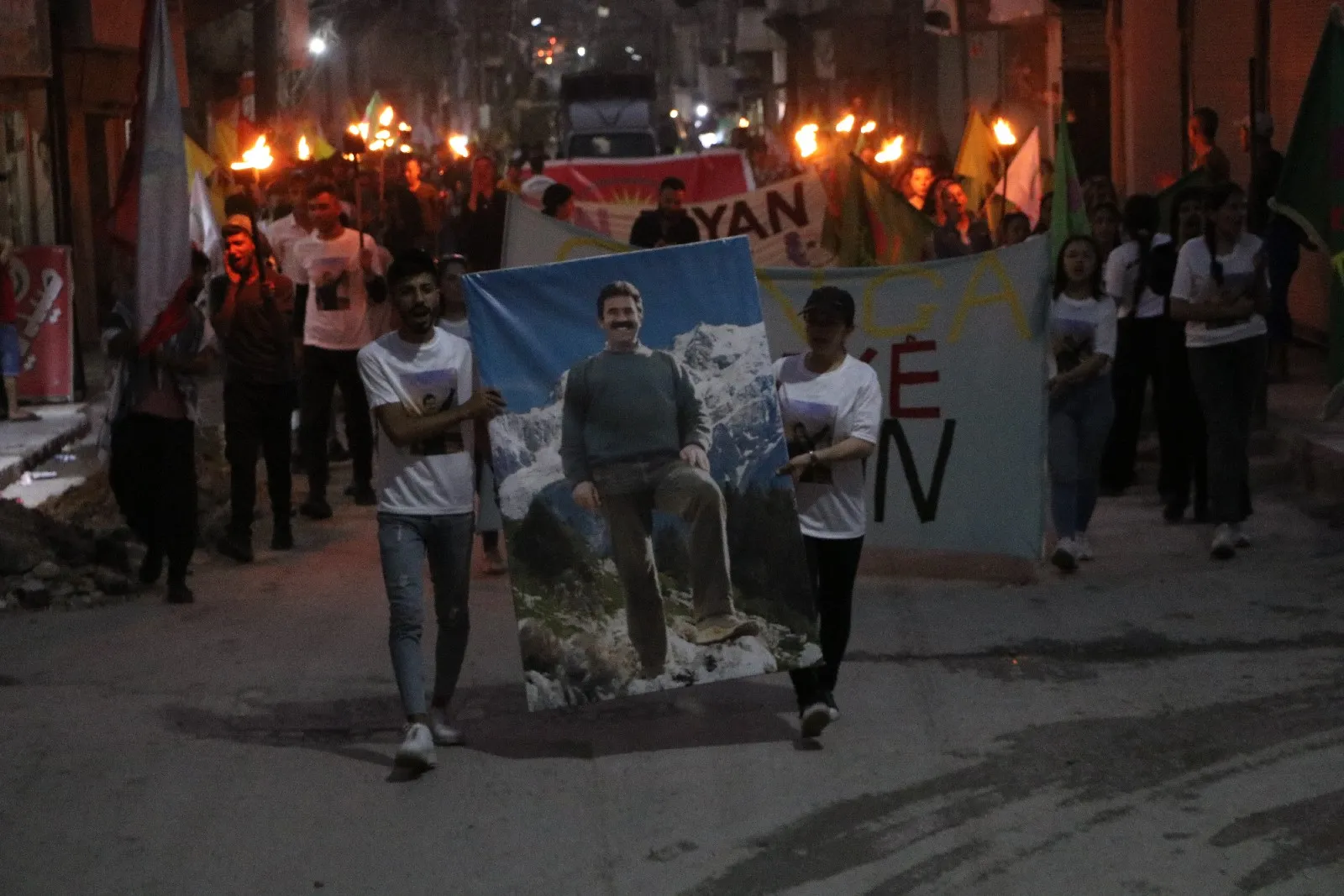 Ciwanên Helebê ji bo Rêber Abdullah Ocalan serî hilda