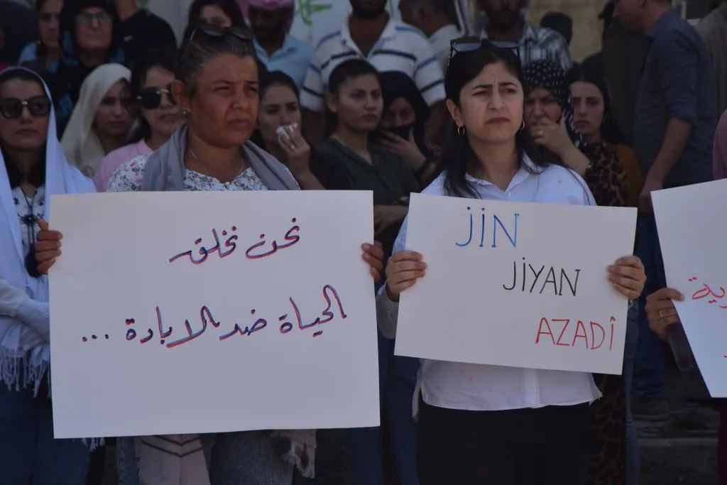 Li dijî qirkirina jinan a li Şengal û Efganistanê meş