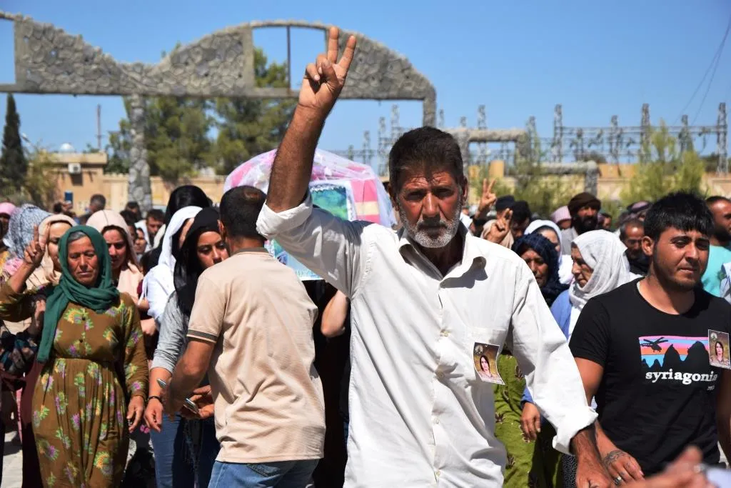 Cenazeyê şehîd Zîn Sekvan bi merasîmekê hat veşartin