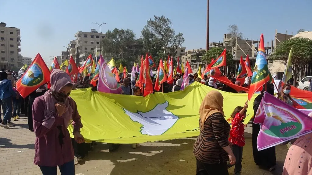 Xelkê Reqayê ji bo Rêber Abdullah Ocalan meşiyan