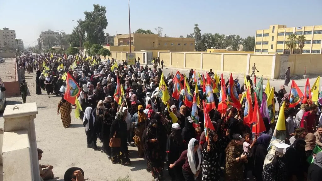 Xelkê Reqayê ji bo Rêber Abdullah Ocalan meşiyan