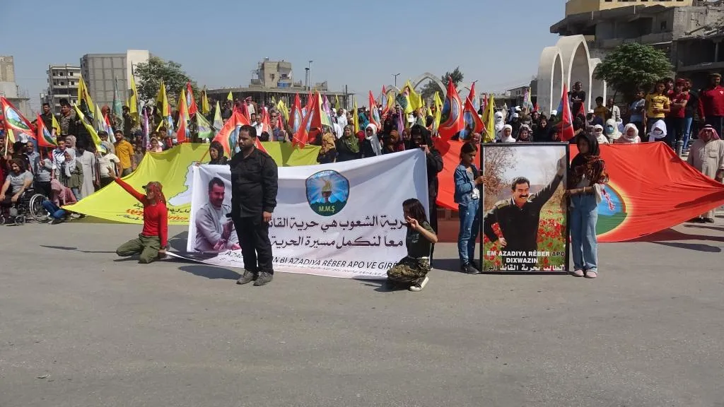 Xelkê Reqayê ji bo Rêber Abdullah Ocalan meşiyan