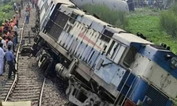 Li Pakistanê di qezaya trenê de bi kêmanî 30 kes mirin