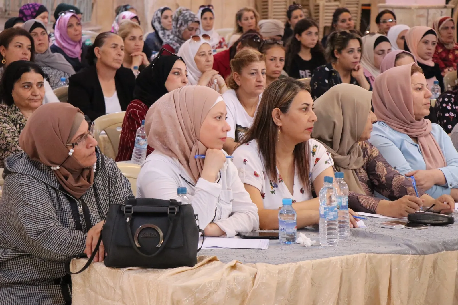 Têkoşîna jinan bû serenava komxebateke jinan li Helebê