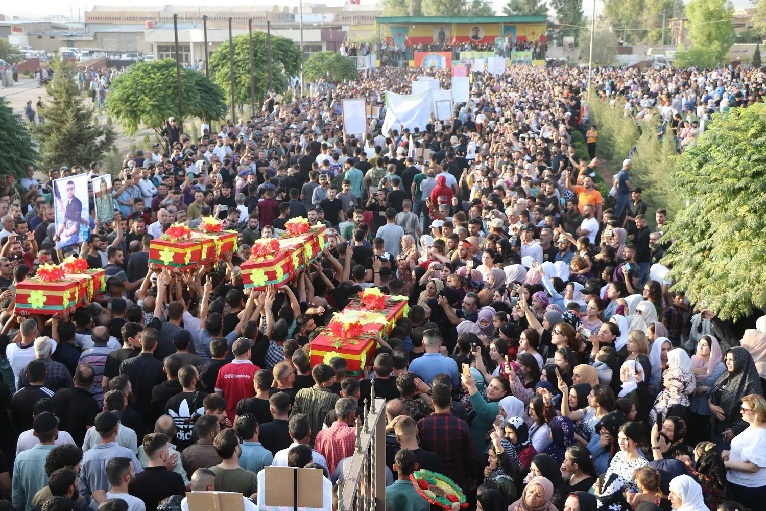 4 şehîdên YPG`ê bi merasîmeke bi heybet hatin oxirkirin