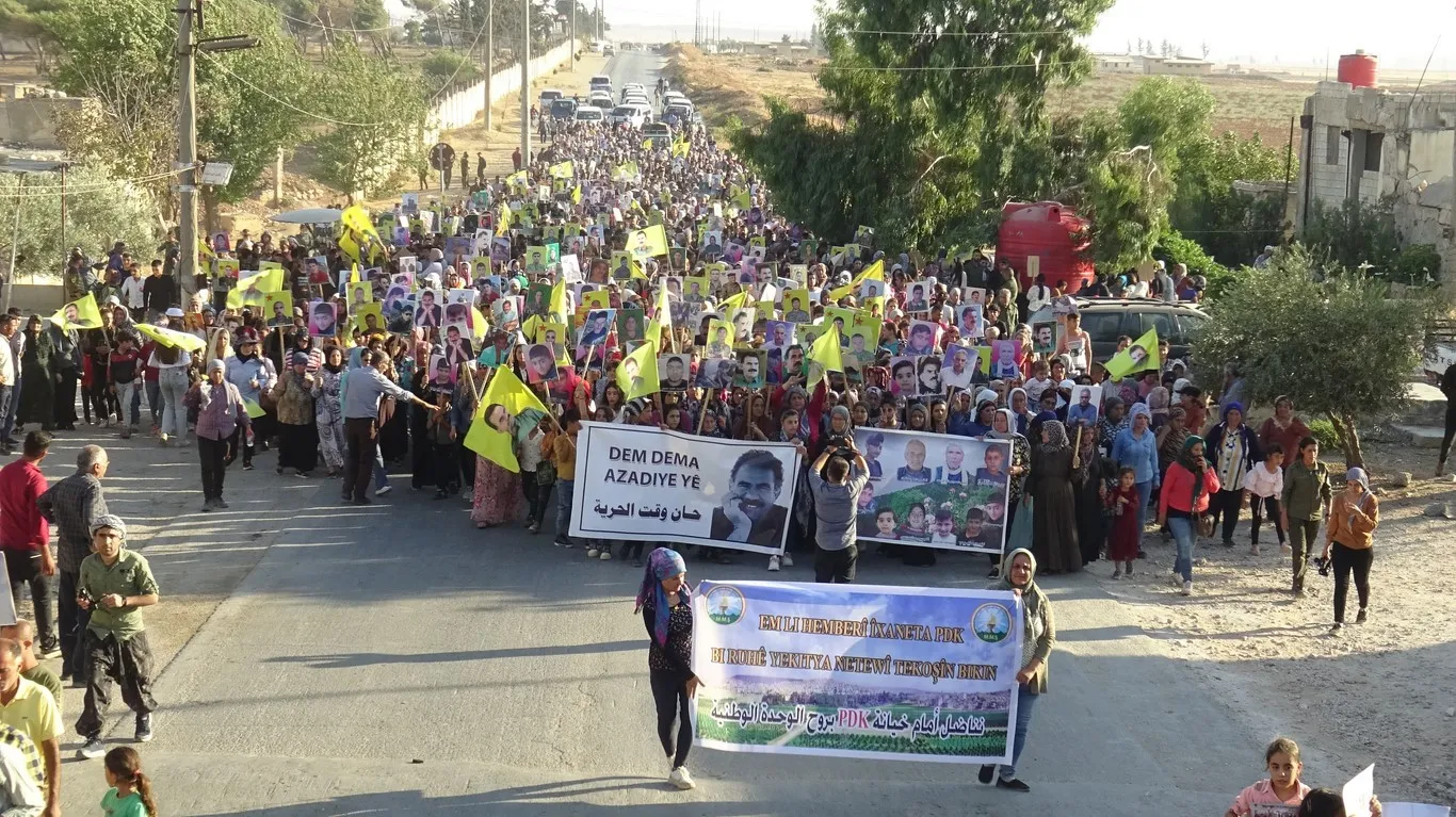 Malbatên şehîdan ên Efrîn û Şehbayê xiyaneta PDK û ENKS`ê şermezar kir
