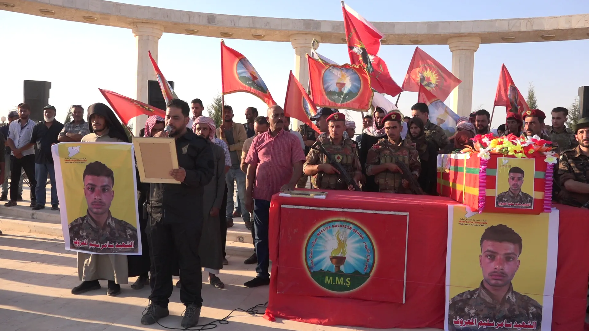 Şêniyên Reqayê cenazeyê Şehîd Samir El Merûf oxir kir