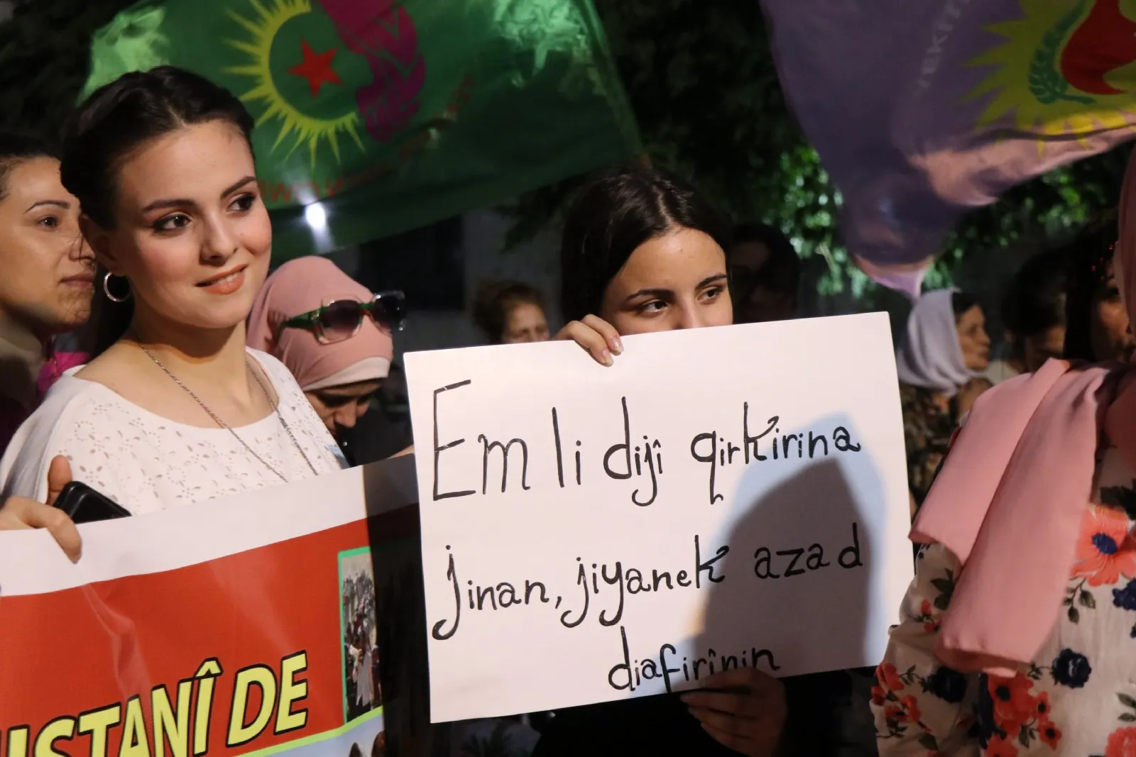 Qurbaniyên komkujiya Şengalê hatin bibîranîn