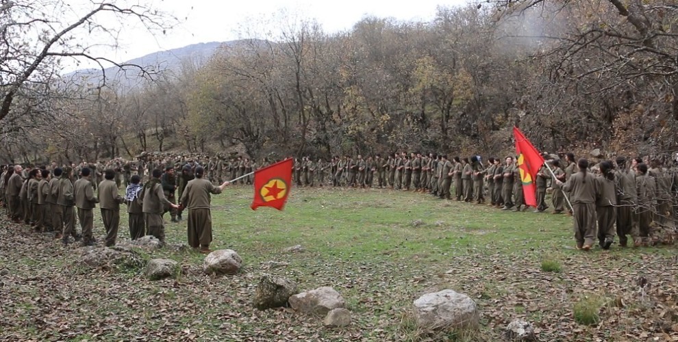 Dayikên şehîdan: Em ê bi hevgirtina xwe li hemberî xiyaneta PDK'ê bisekinin