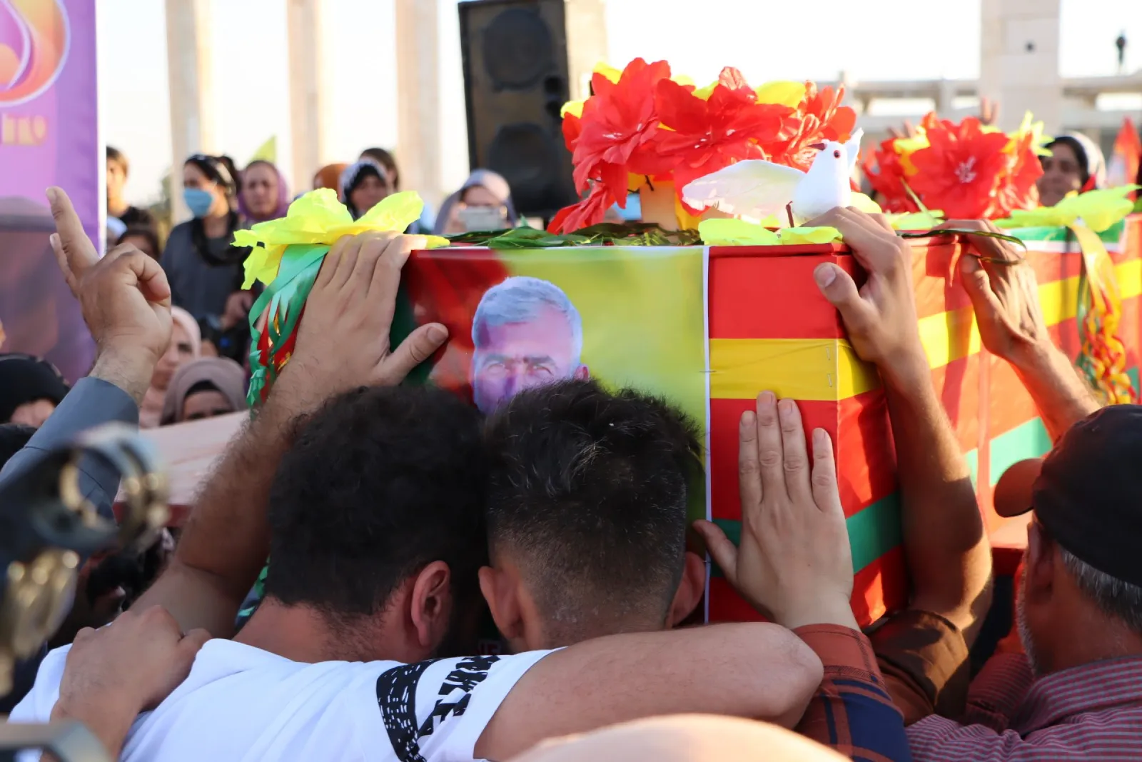 Şêniyên Amûdê cenazeyê şehîd Necmedîn Feysel oxir kir