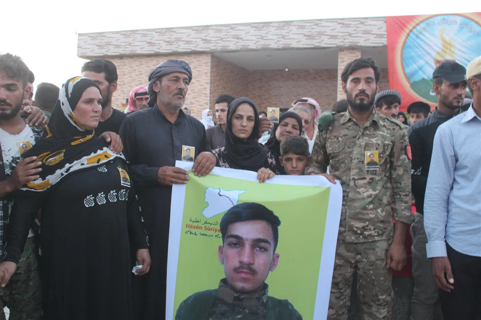 Cenazeyê şehîd Ela El Mitleq li Til Koçerê hate veşartin