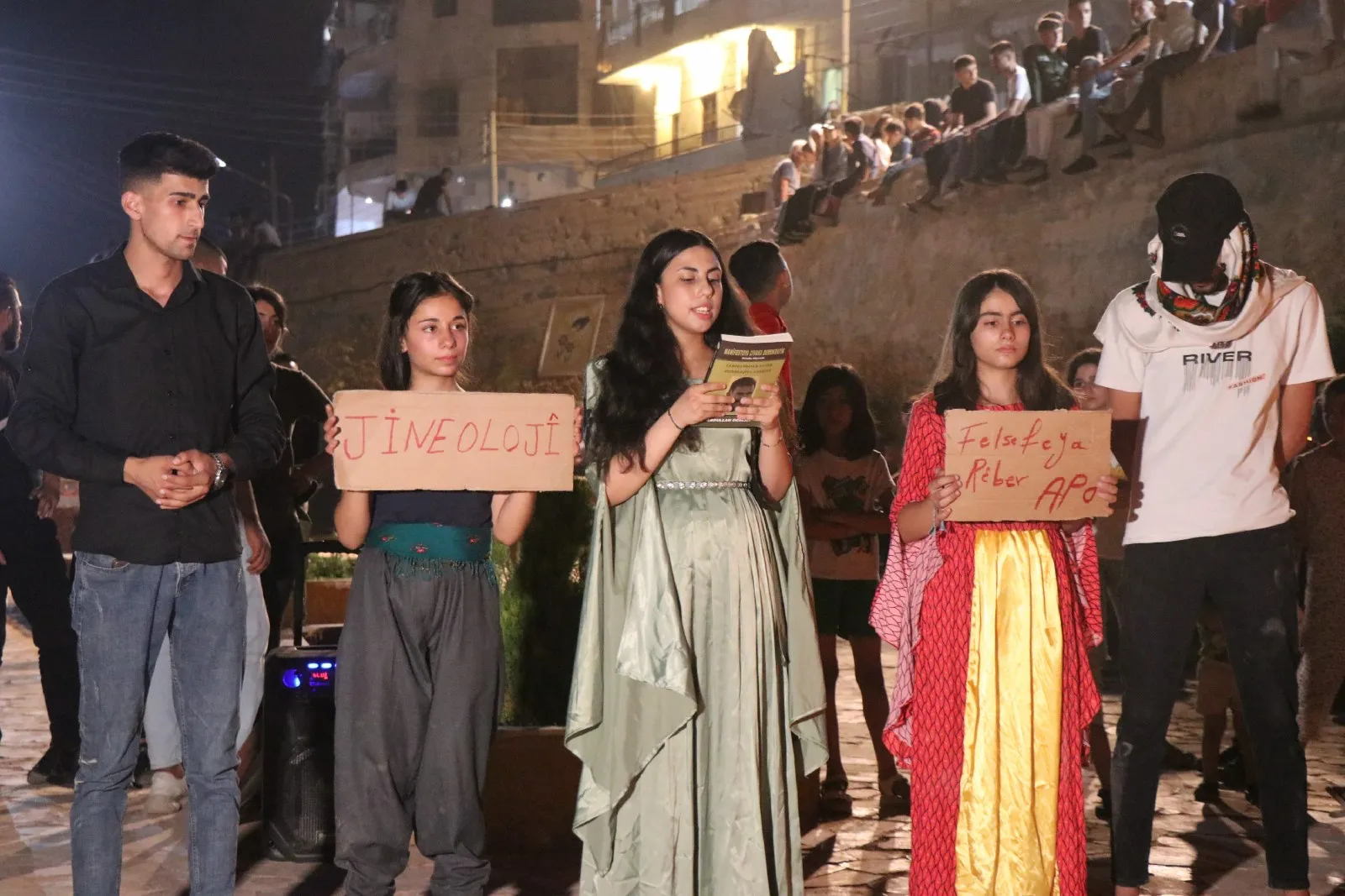 Yekitiya Jinên Ciwan li Helebê şanoyek têkildarî rola jinan pêşanda