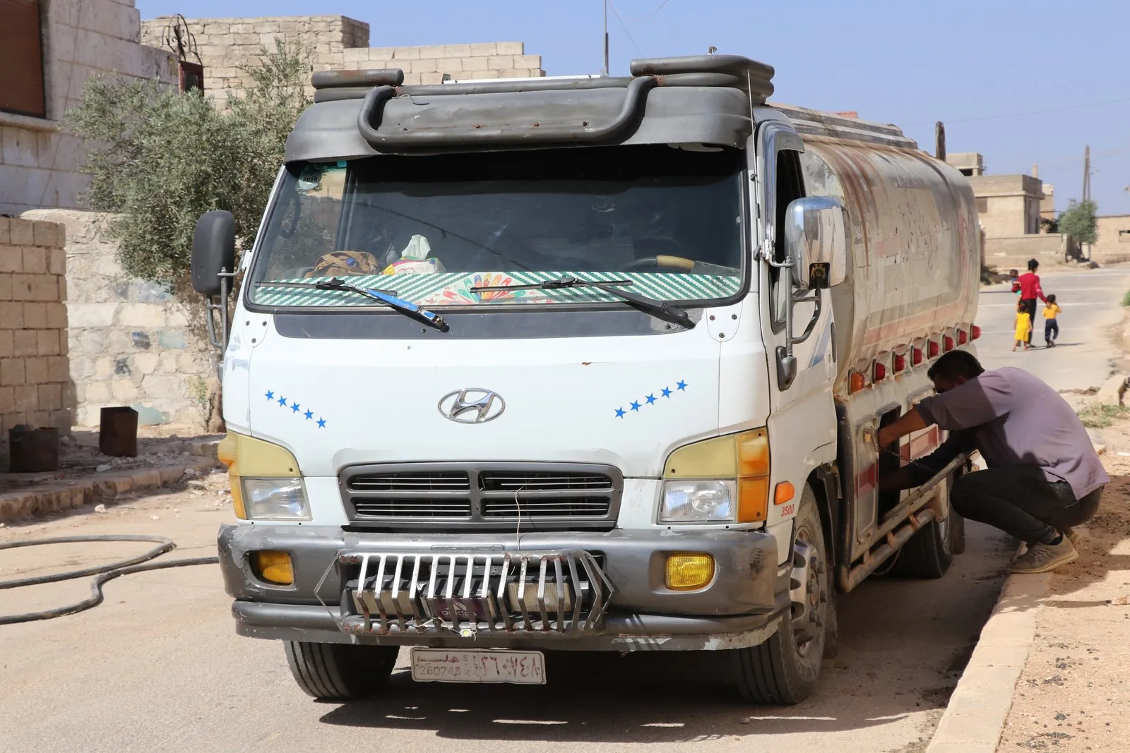 Meclisa Kantona Efrîn û Şehbayê bi derfetên kêm mazotê belav dike