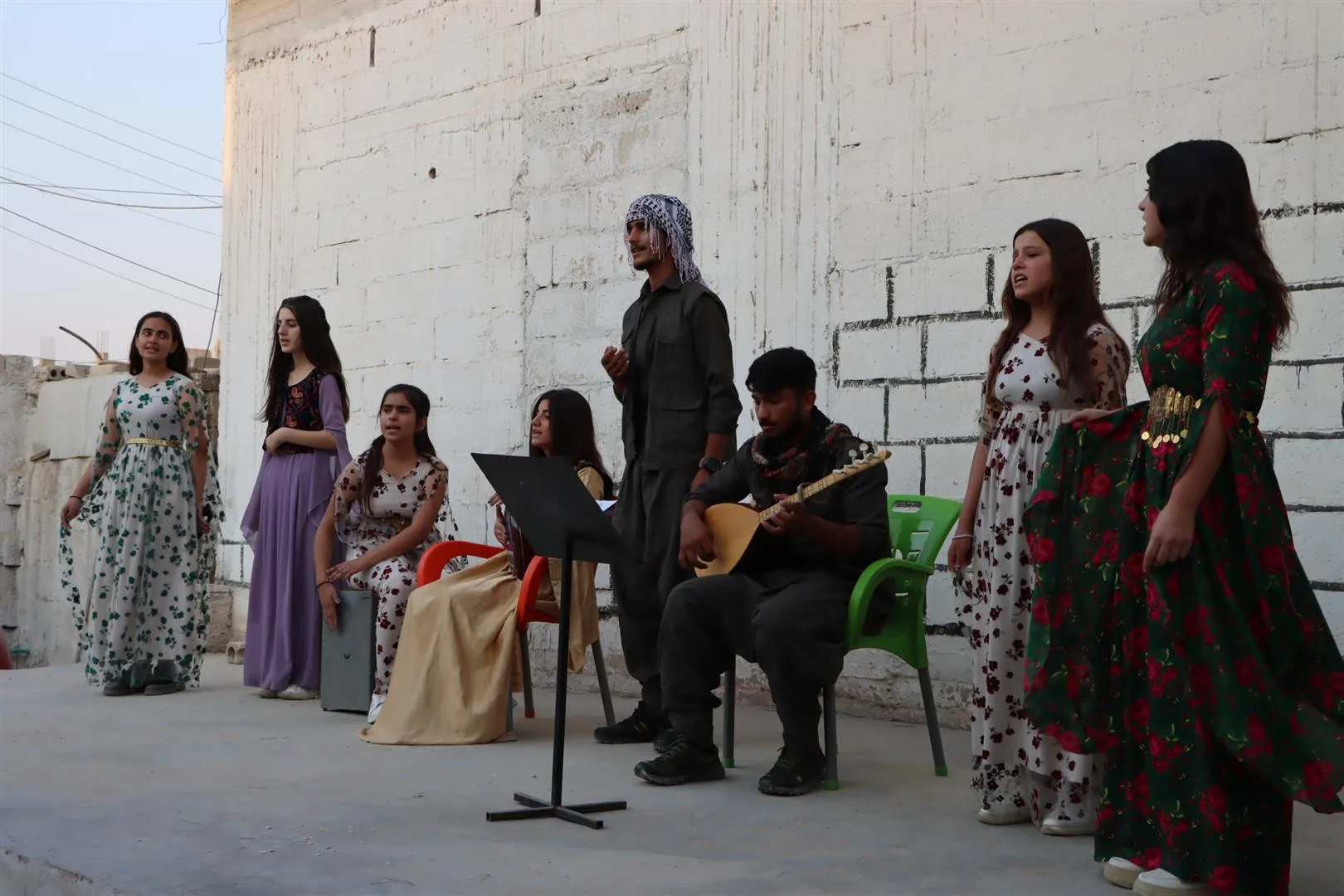 ​​​​​​​Bendeke li dijî bandorên şerê taybet ên li ser ciwanan: Koma Saz û Awaz