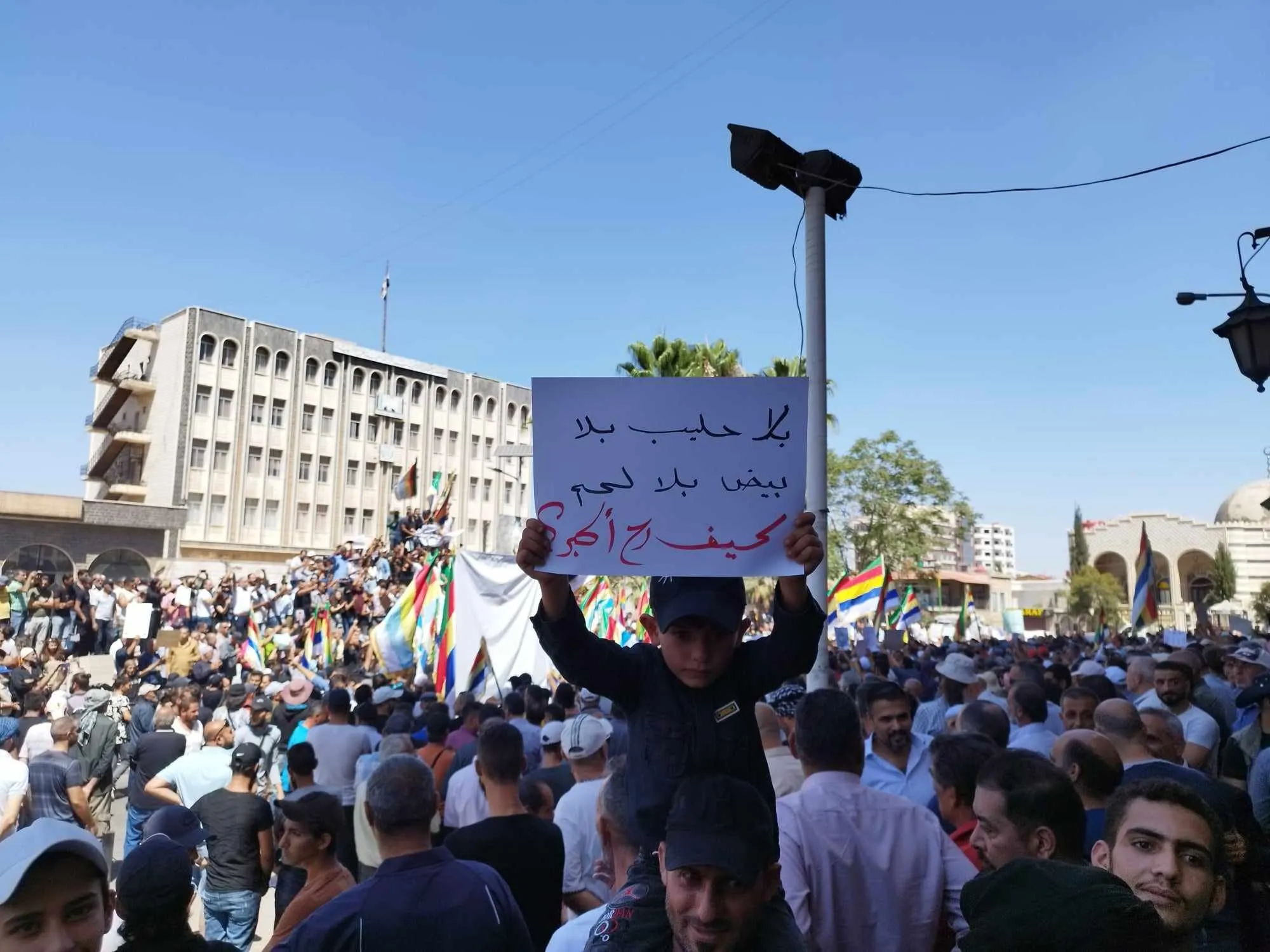 Li Siwêdayê di xwepêşandanan de girseya jinan