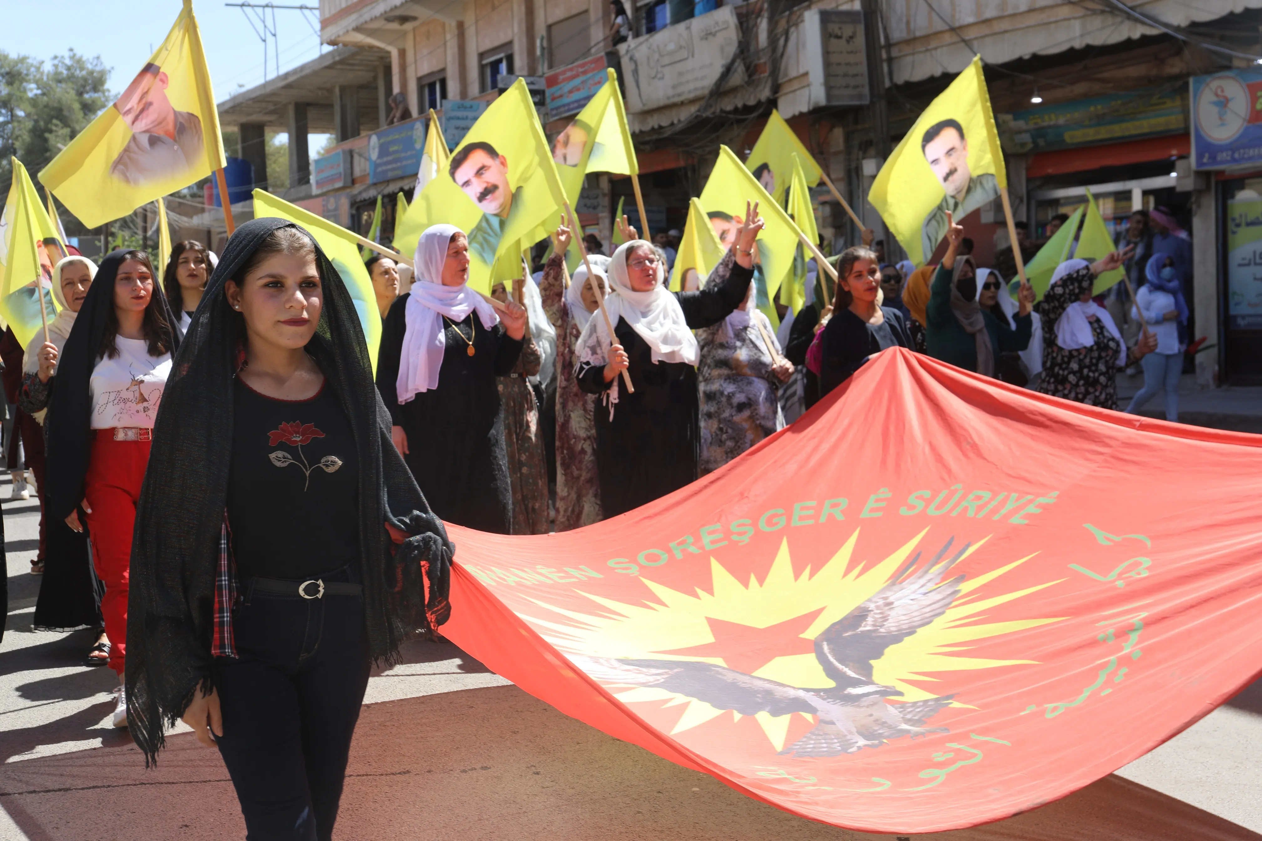 Ciwan ji bo azadiya fîzîkî ya Rêber Abdullah Ocalan meşiyan