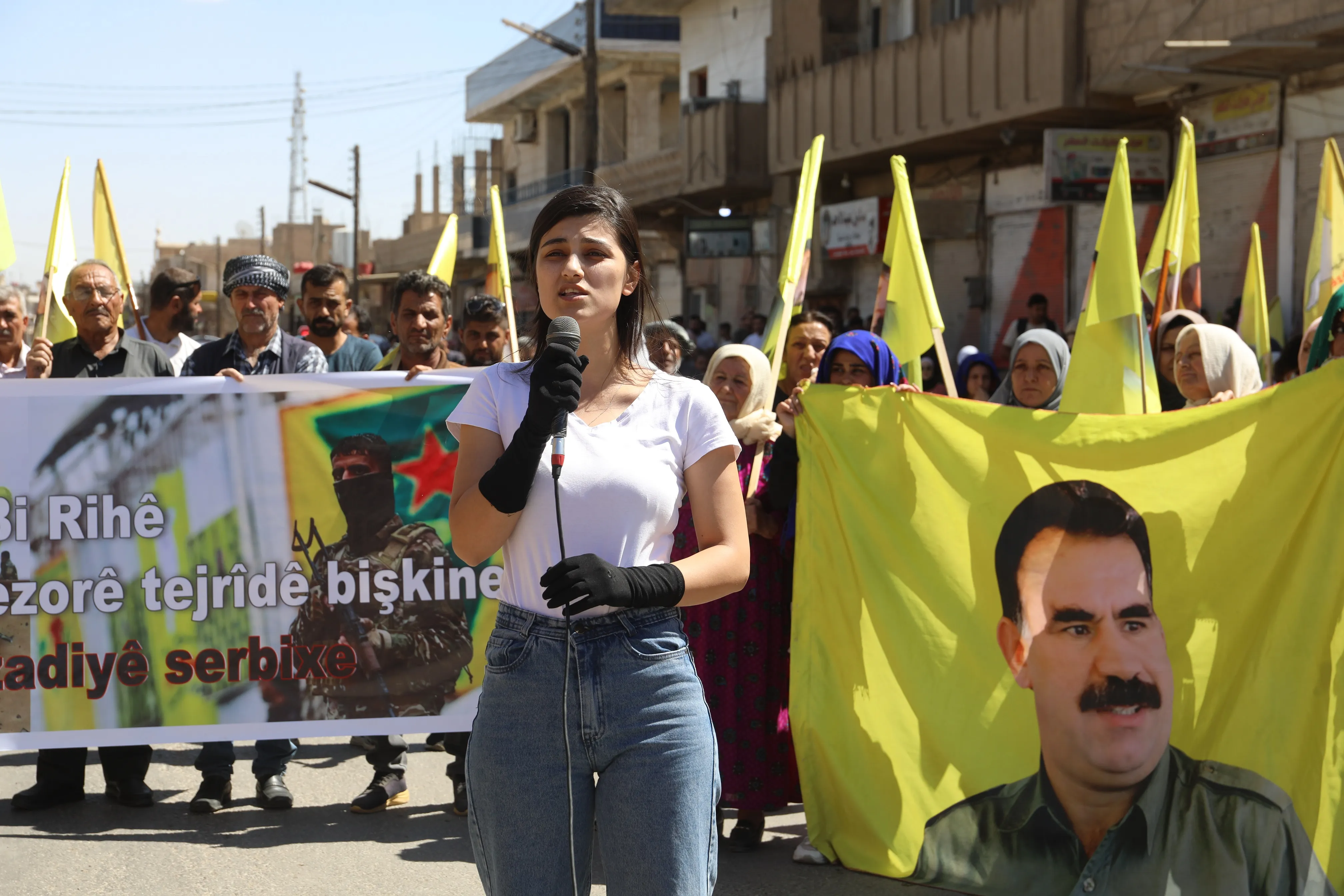 Ciwan ji bo azadiya fîzîkî ya Rêber Abdullah Ocalan meşiyan
